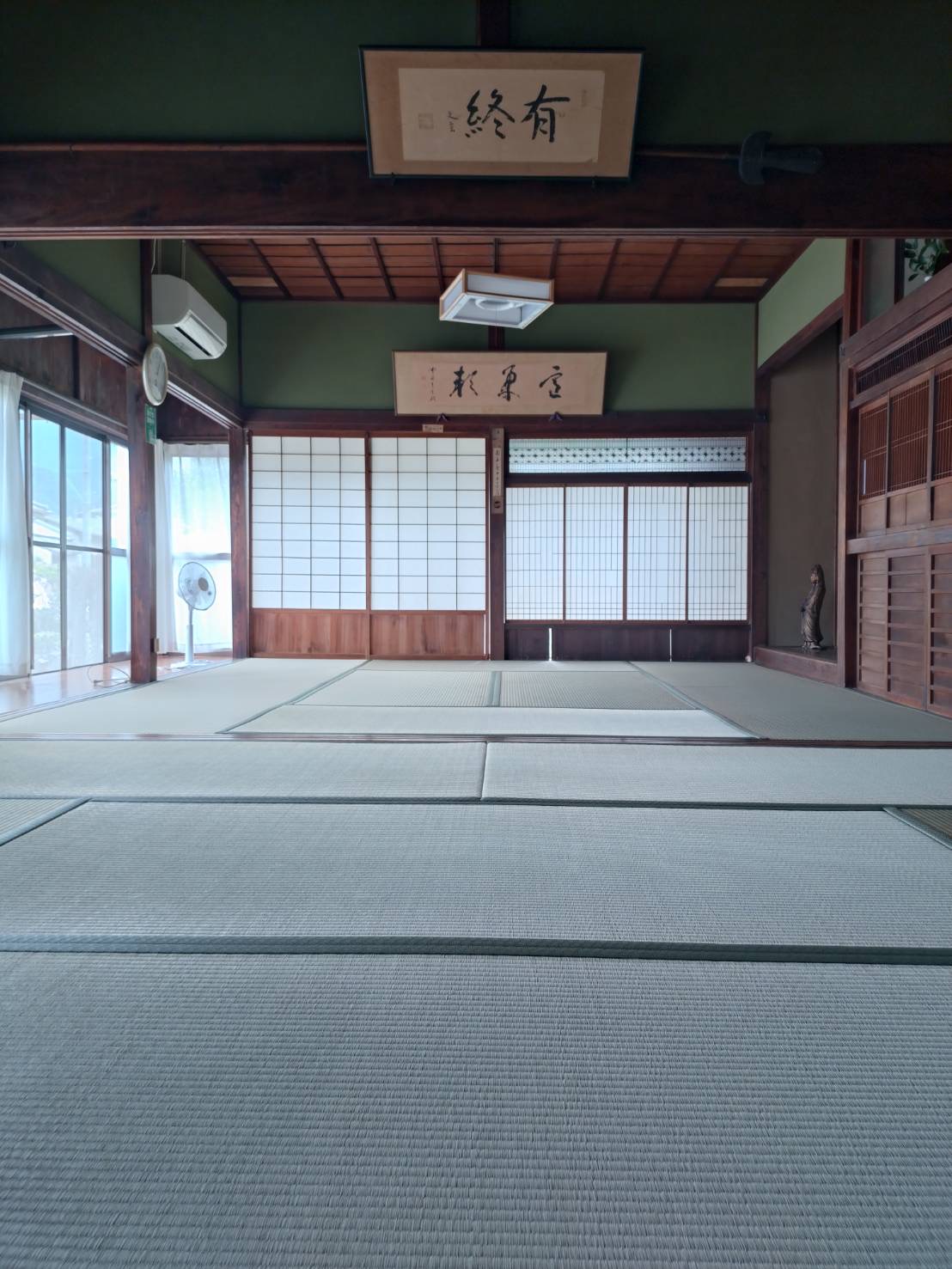 magoおおひがしの畳の大広間
