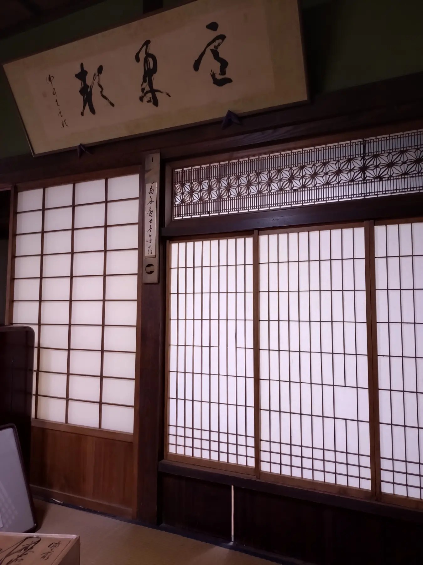 古い障子と欄間