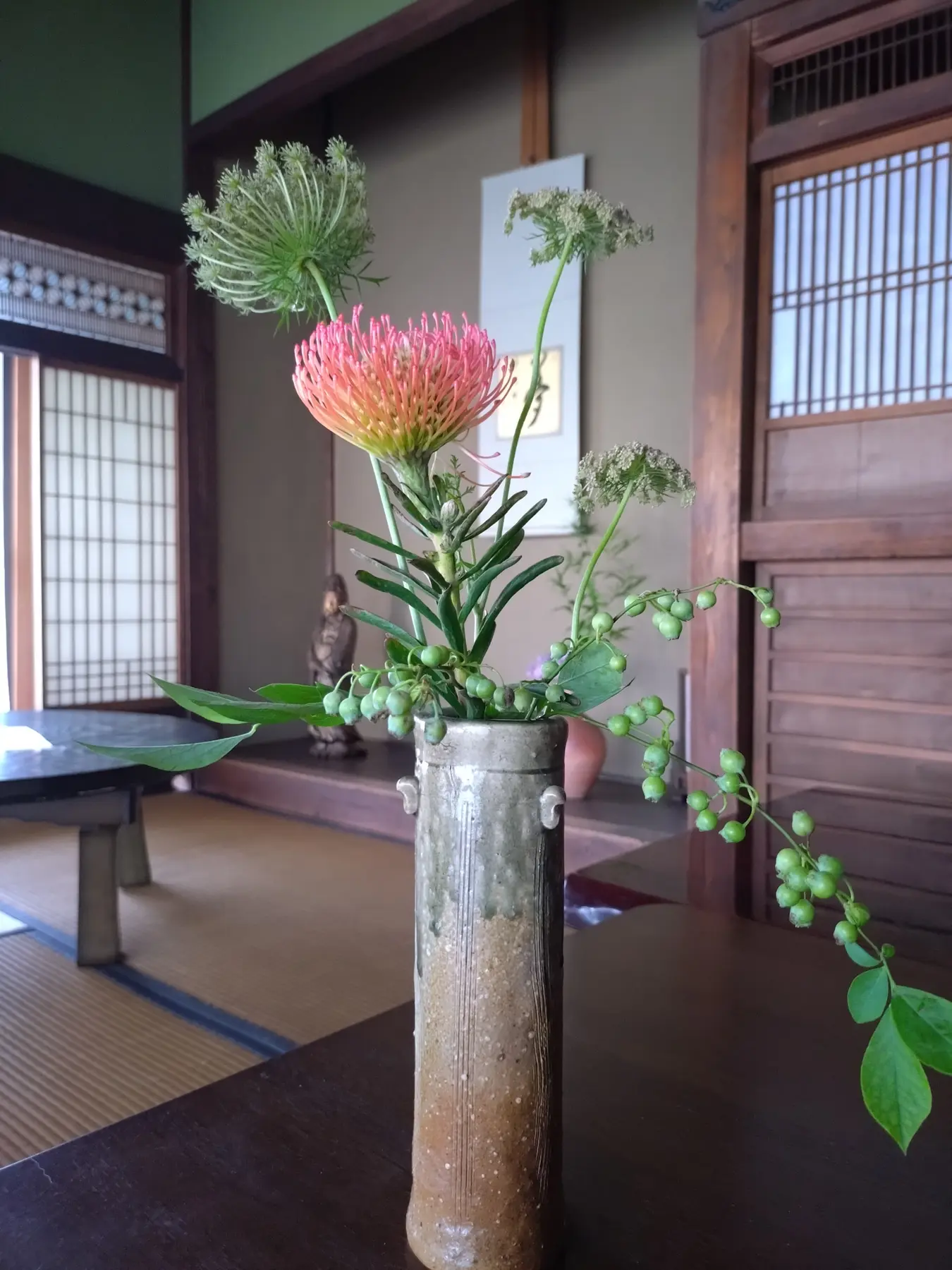 部屋に生けられた花