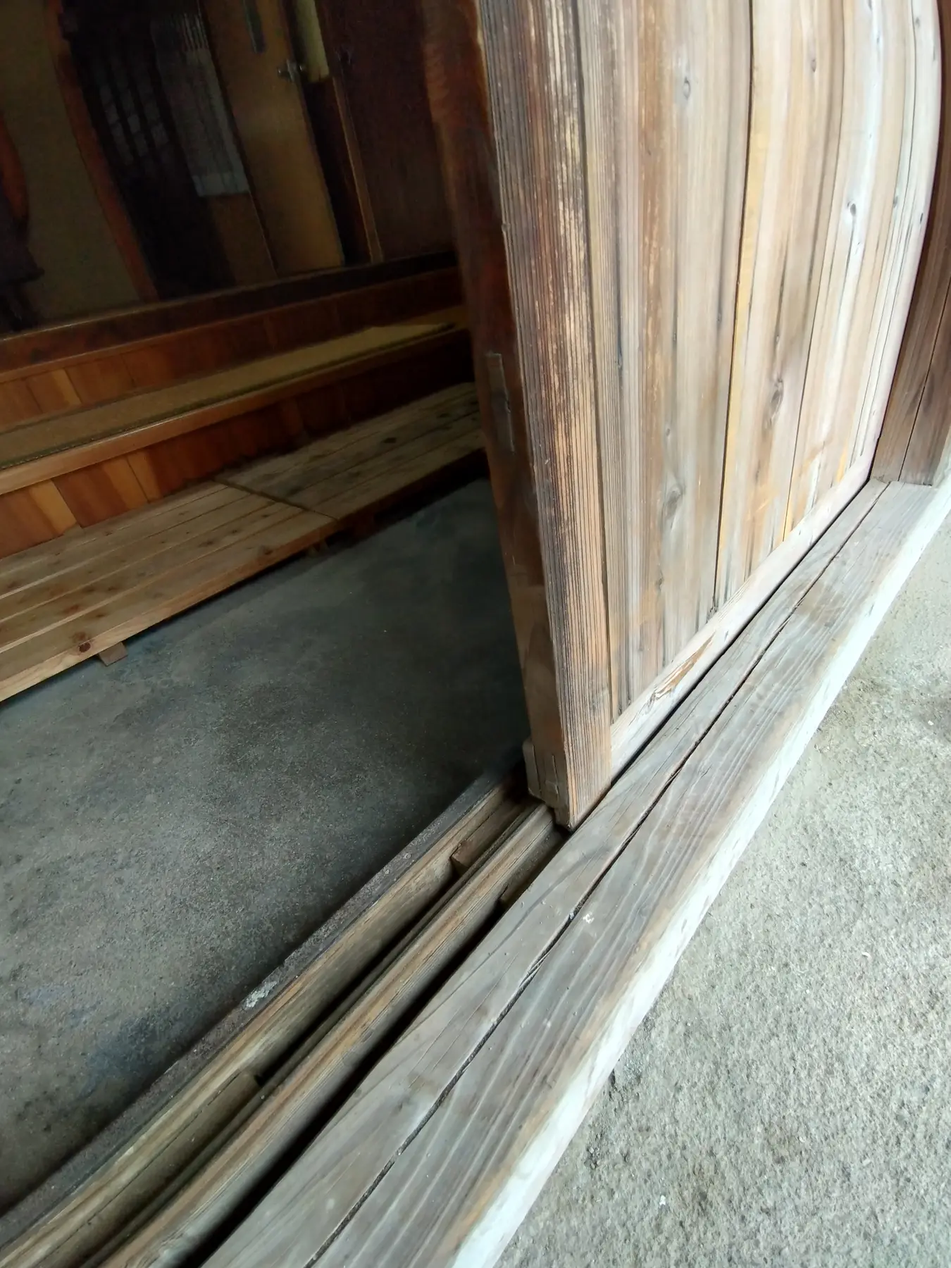 使い込まれた建具
