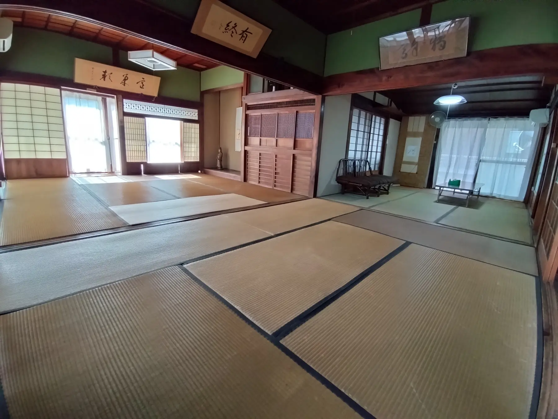 手を入れた畳の大広間